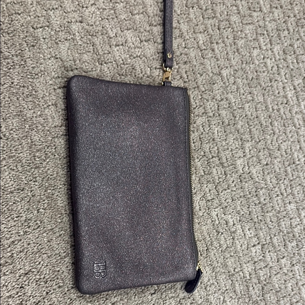 Shrimming clutch with charger inside